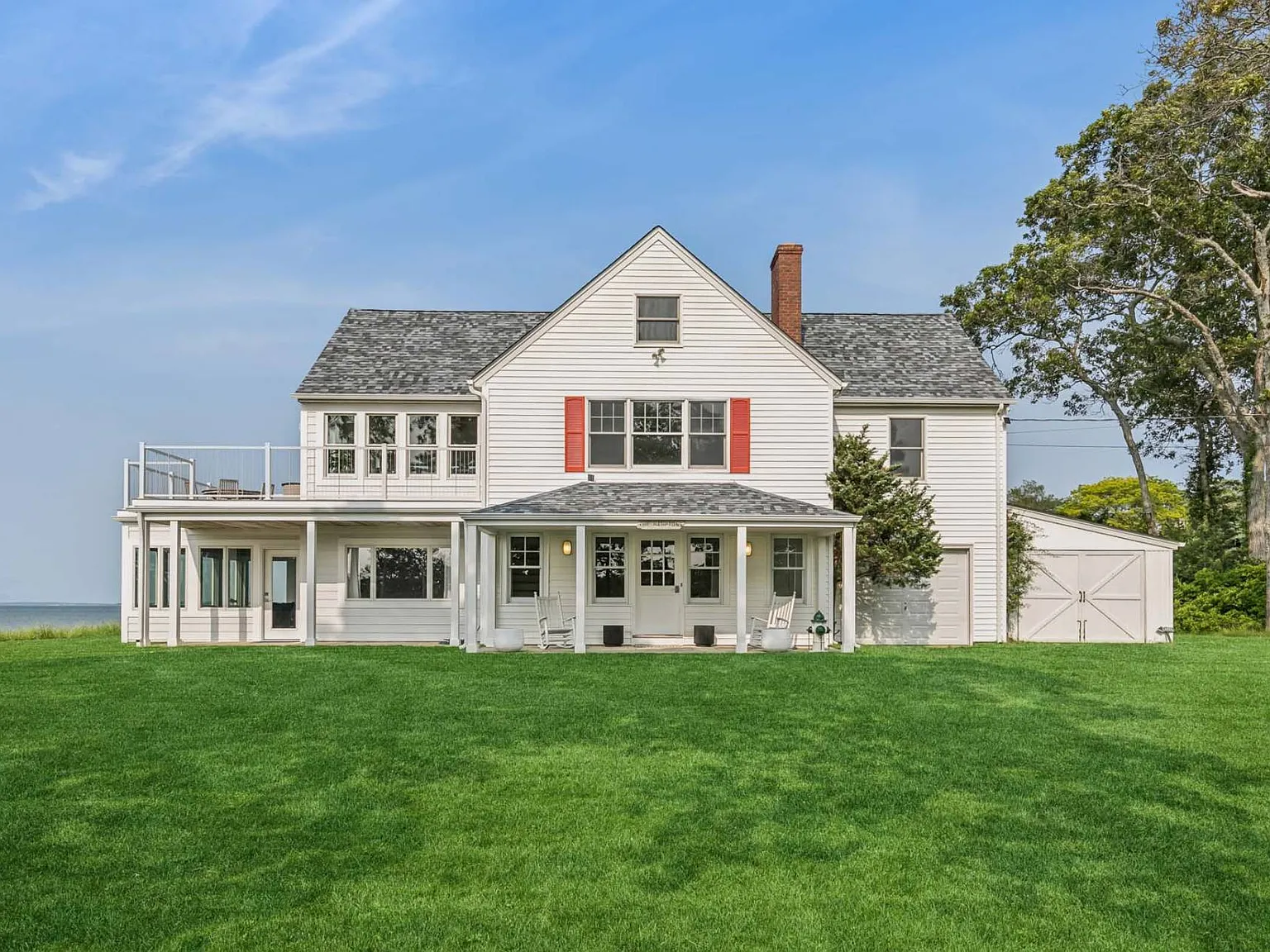 Renovated Waterfront Home On 6 Acres — Photo 2