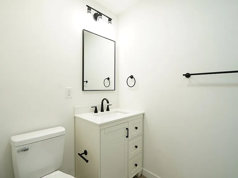 4805 Charlotte Way — Photo 28