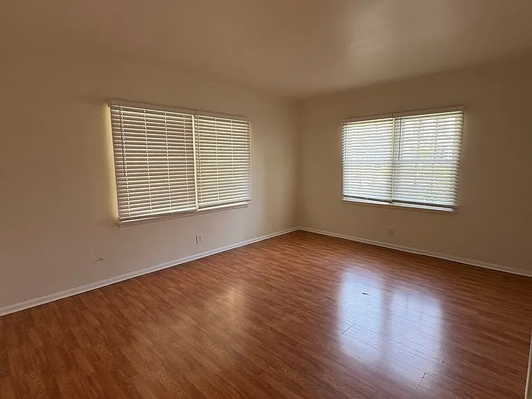 645 S. Burnside Ave. — Photo 16