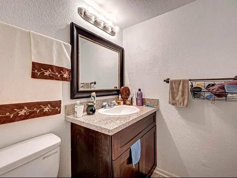 3005 Walnut Bend Ln #15 — Photo 4