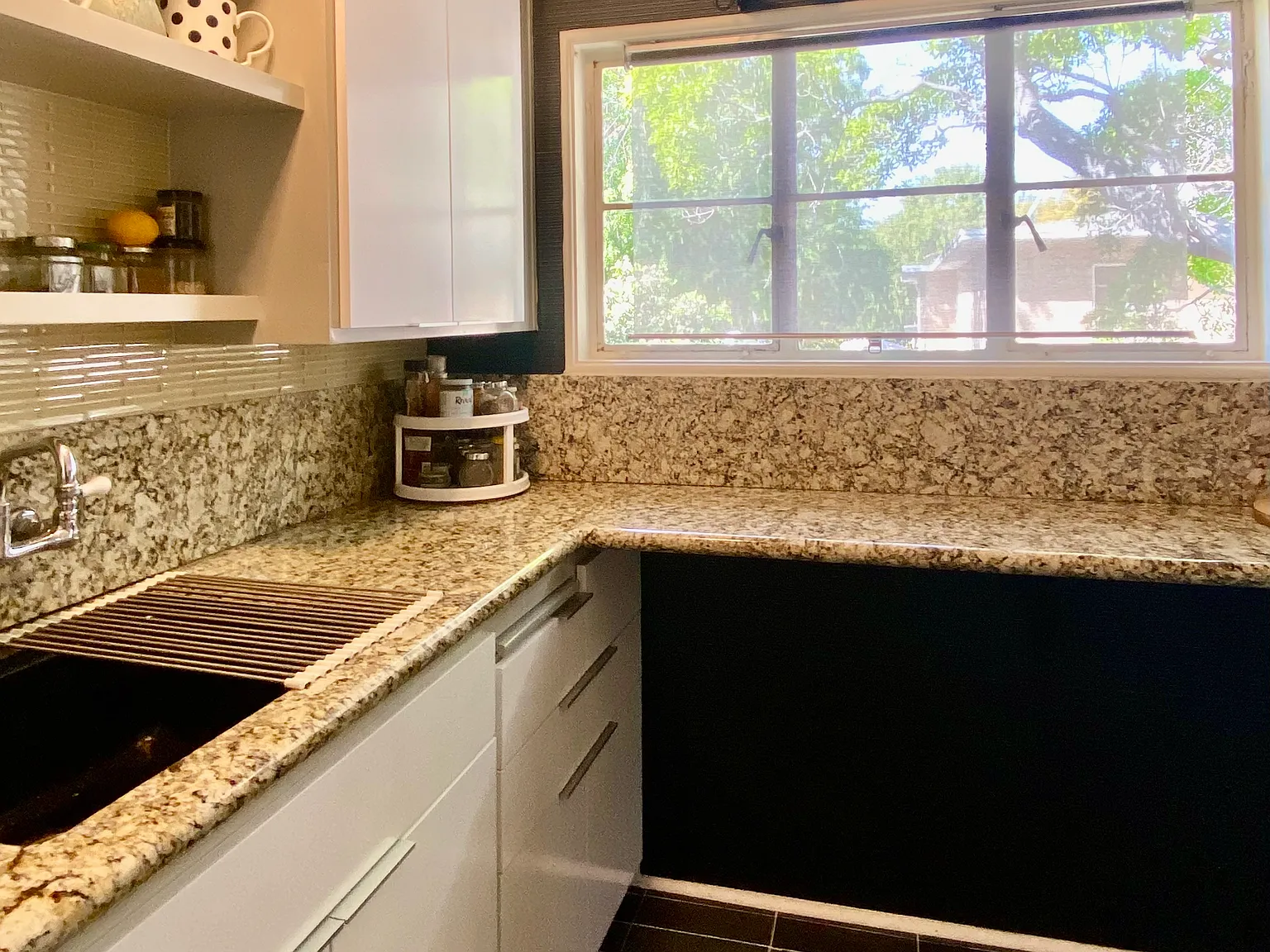 1 bed, 1.0 bath, 1018 sqft, $2,850 — Photo 2
