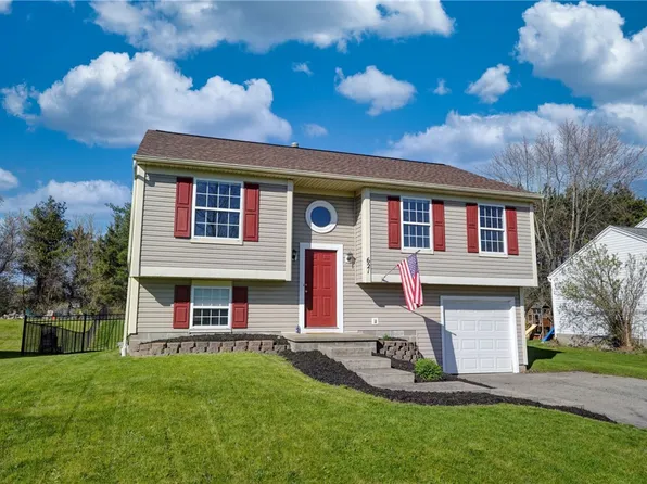 621 Crows Nest Ln, Macedon, NY 14502