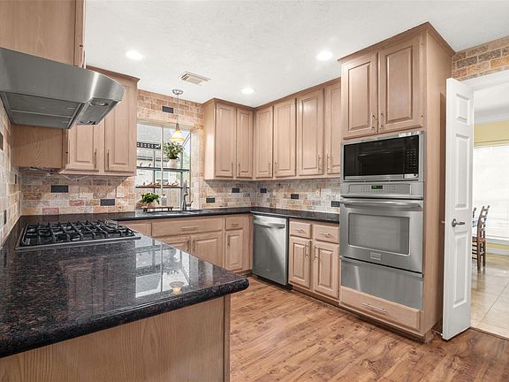 4th image of 1735 Les Talley Dr