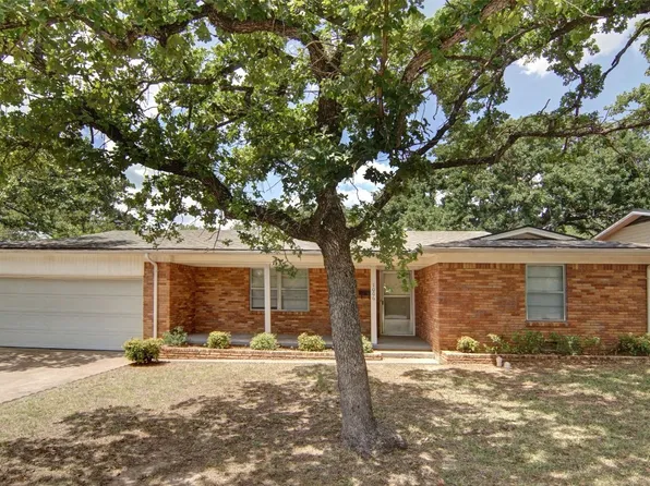 1006 NW 11th St, Mineral Wells, TX 76067