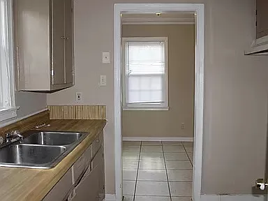 2 bed, 1.0 bath, $800 — Photo 4