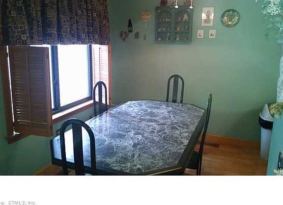 5th image of 2709 Mill Pond Dr