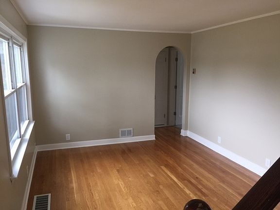 3rd image of 4327 Hirschberg Ave