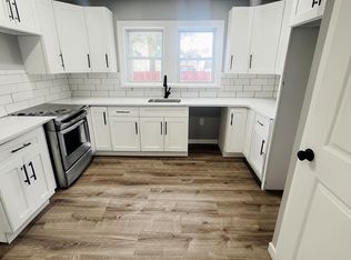 80 E 1st St, Deer Park, NY 11729