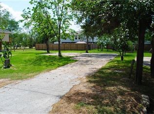 70 W 7th St, Kemah, TX 77565