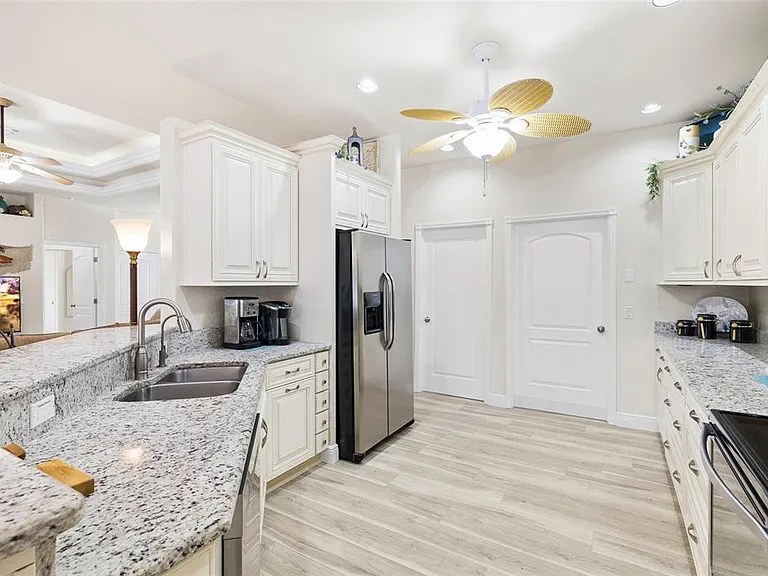 3730 Crandon Rd — Photo 15