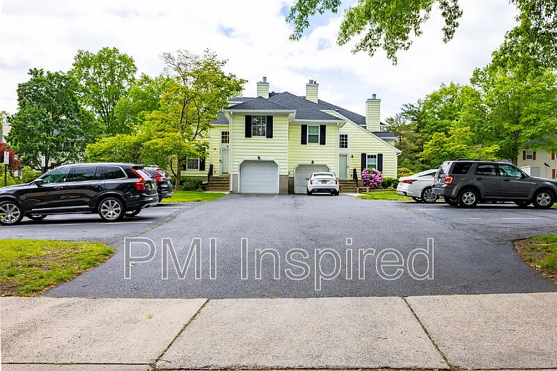 Building Photo - 2404 Buckingham Cir