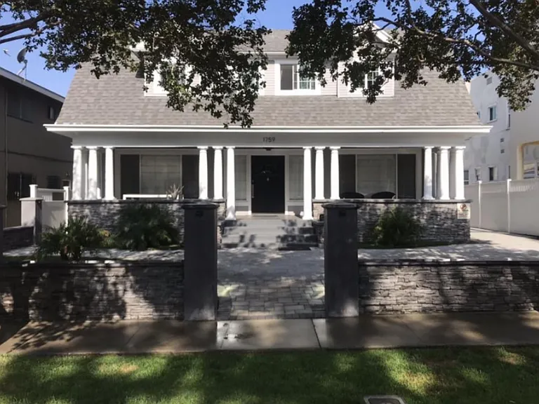 1761 N Kenmore Ave — Photo 1