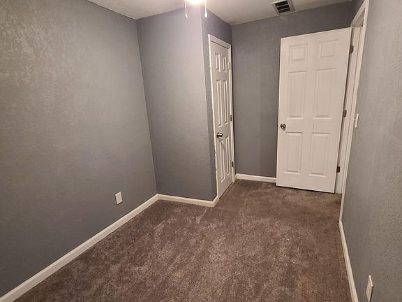 4th image of 2728 Chelsea Ave