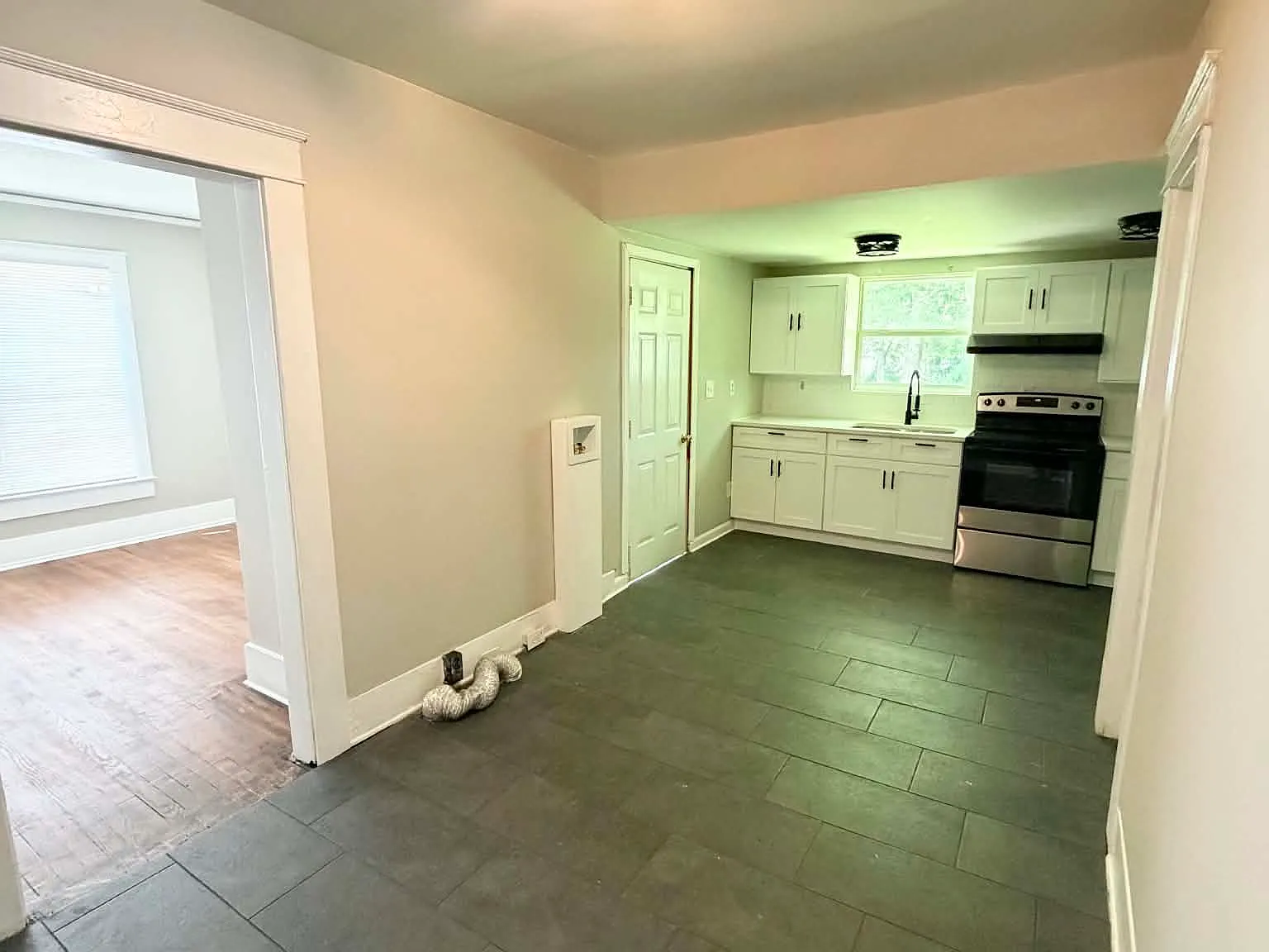 3 bed, 1019 sqft, $1,200 — Photo 4