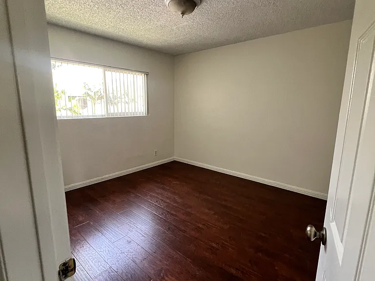 581 E Pleasant St #6 — Photo 8