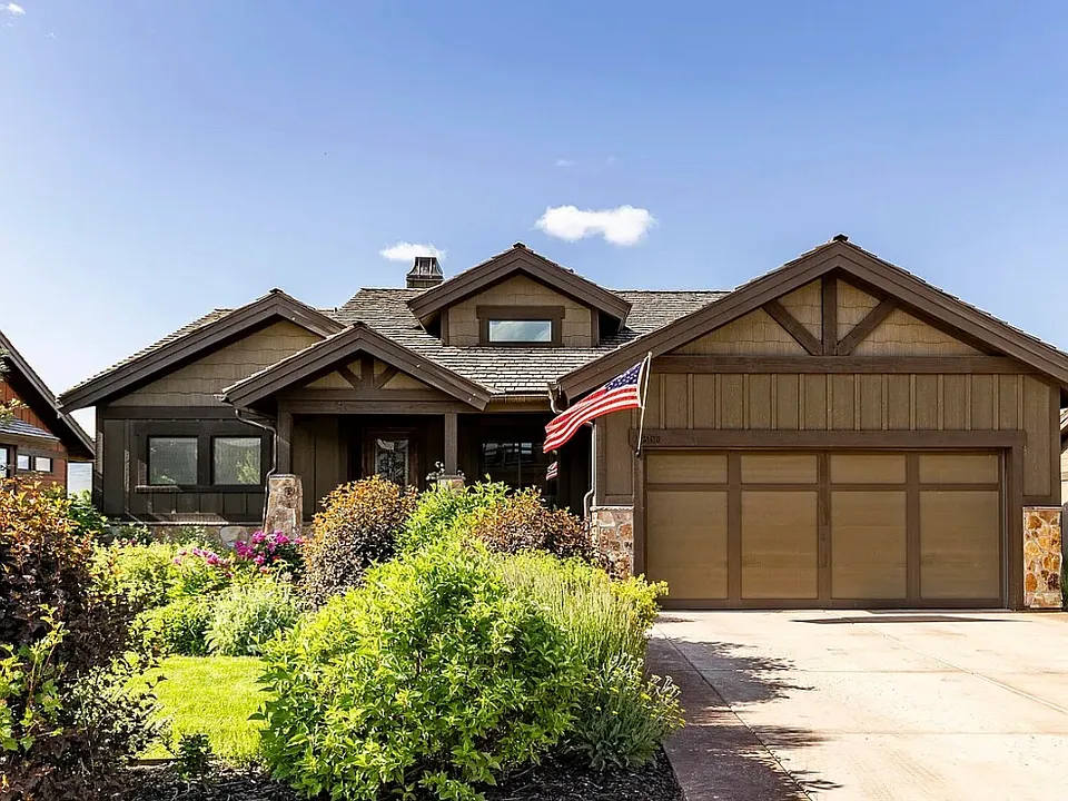 E Kings Peak Cir