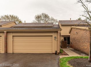 6427 Richard Run #10, West Bloomfield, MI 48322