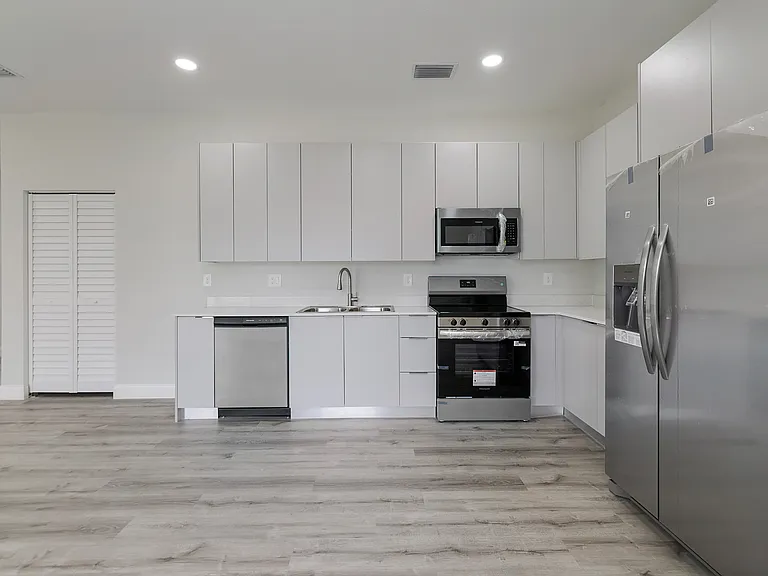 488 Lillon Ave S — Photo 28