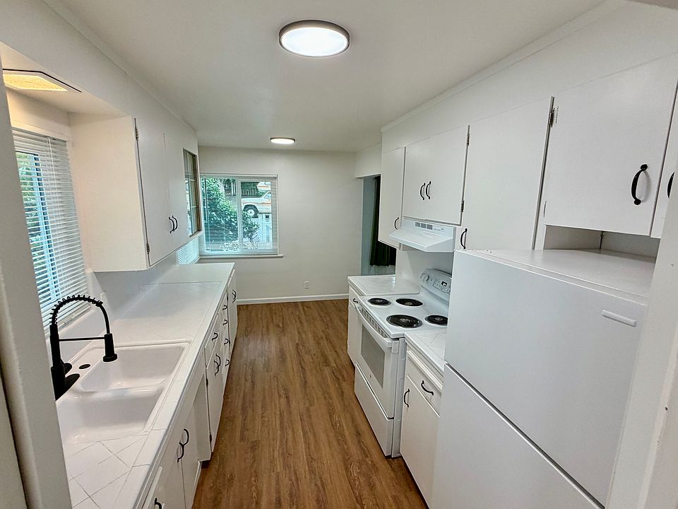 1st image of 514 Hawthorne St #0