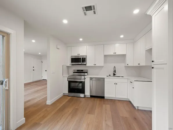 10639 Caminito Chueco, San Diego, CA 92126