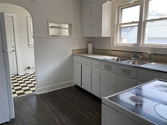2nd image of 1810 Main St #2