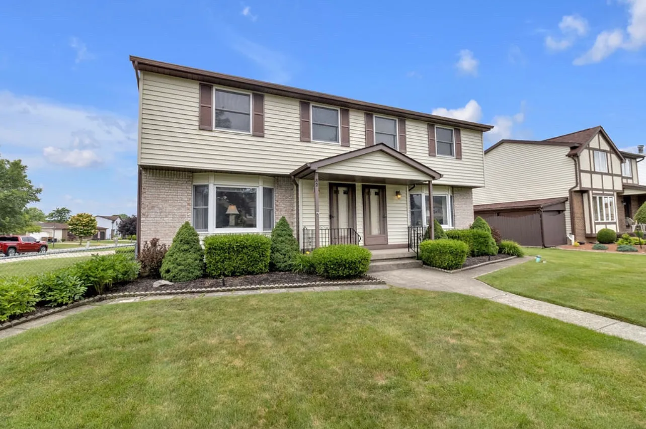 82 Hillpine Rd — Photo 2