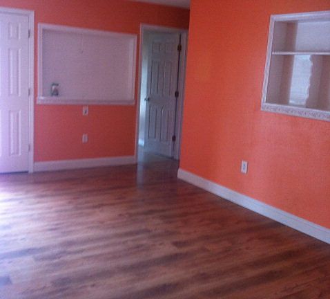 2nd image of 605 Holiday Dr