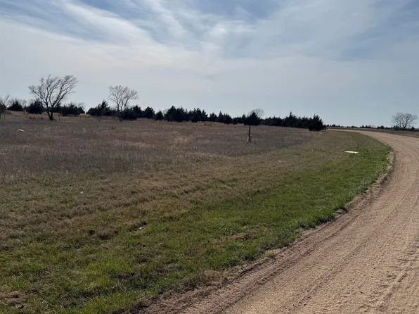 1675 W Bryce Dr, Milton, KS 67106