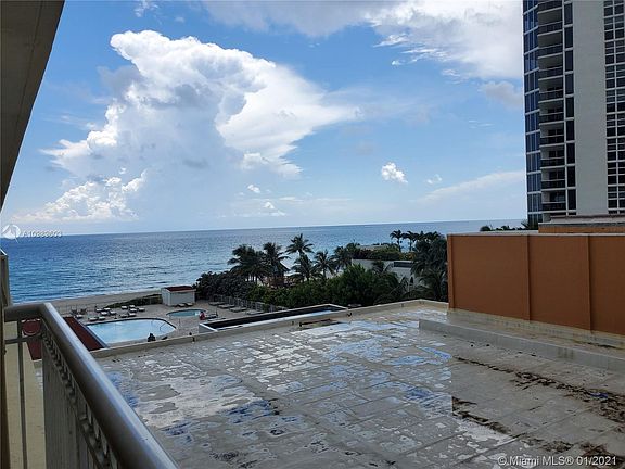 5th image of 19201 Collins Ave #302