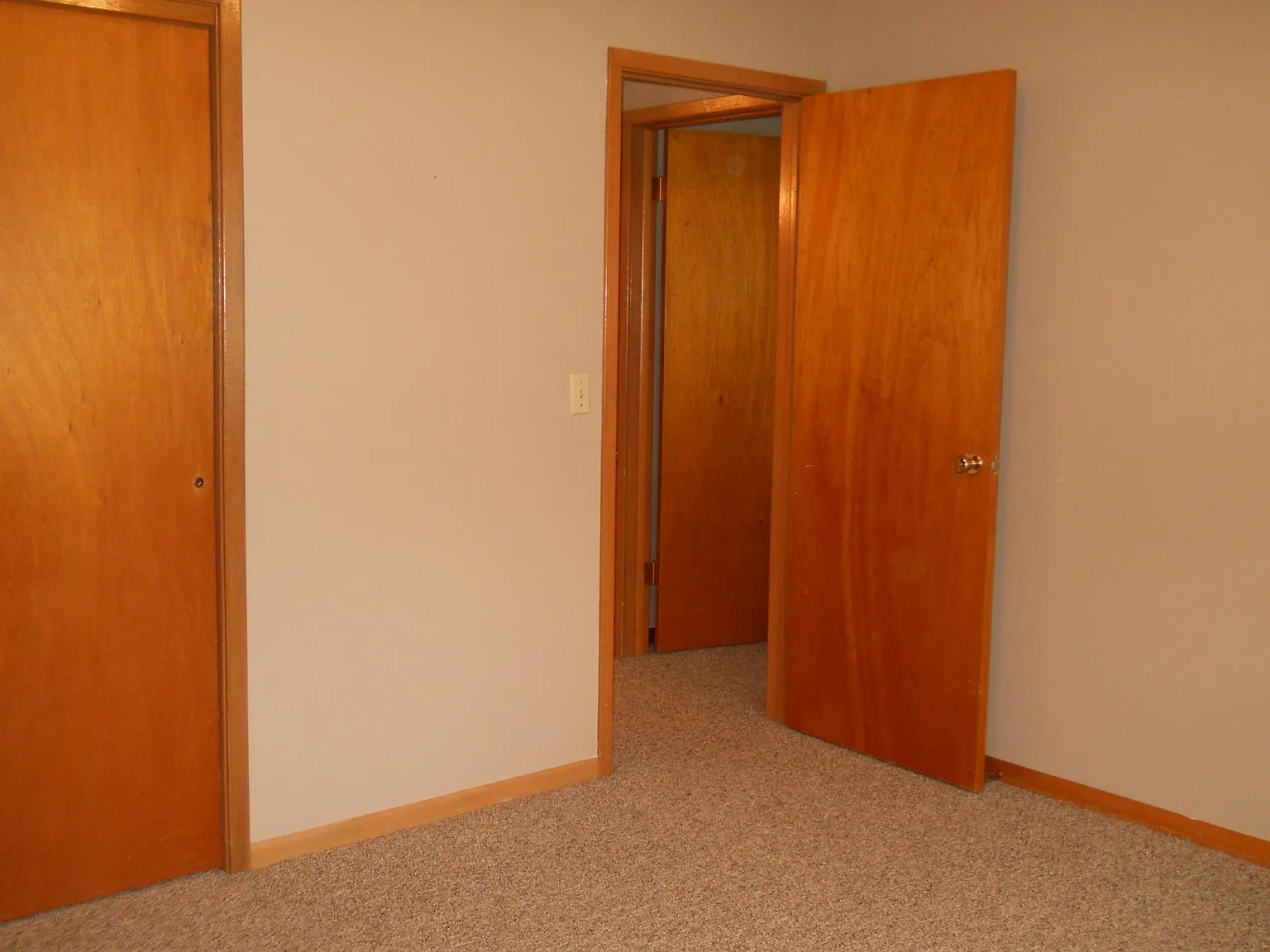 2 bed, 900 sqft, $700 — Photo 2