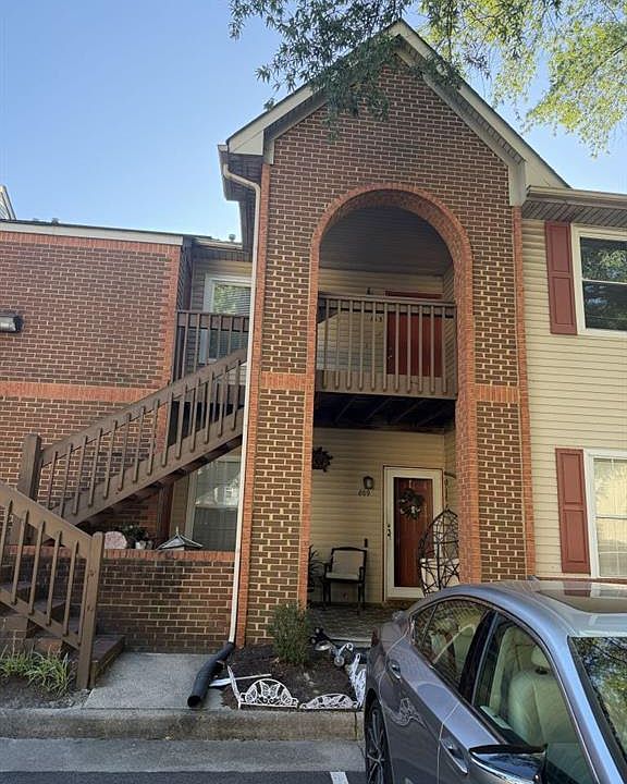 1st image of 813 Gas Light Ln