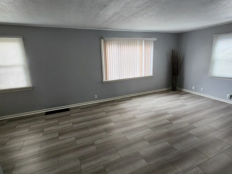 125 Ashwood Ave #B — Photo 3