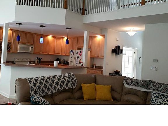 3rd image of 209 W Bourne Way