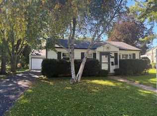 1417 Walnut Dr, Woodstock, IL 60098