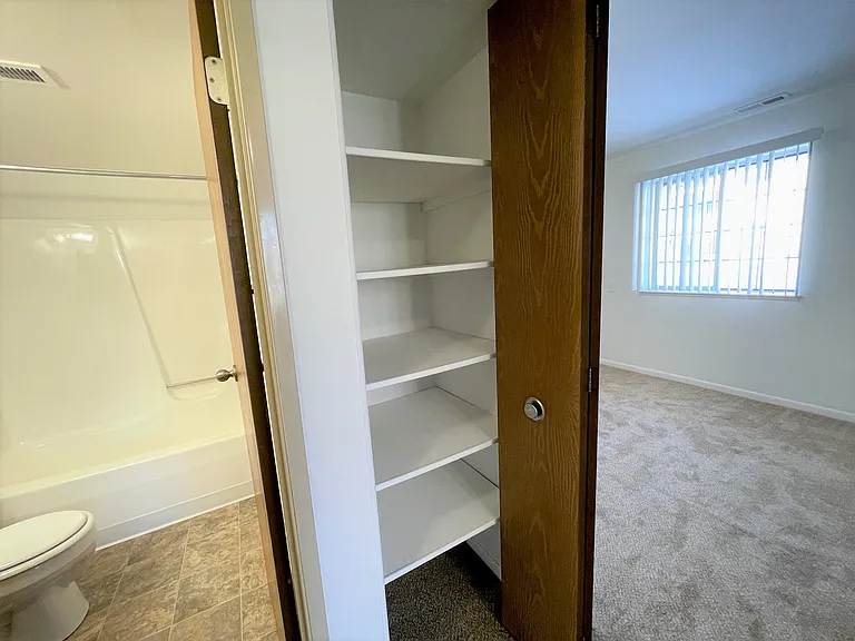 Charter Oaks Apartments — Photo 207