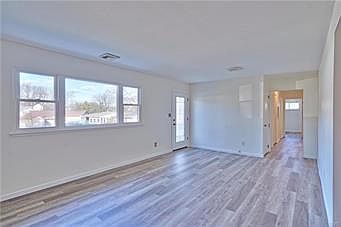 4th image of 3950 Birch Dr