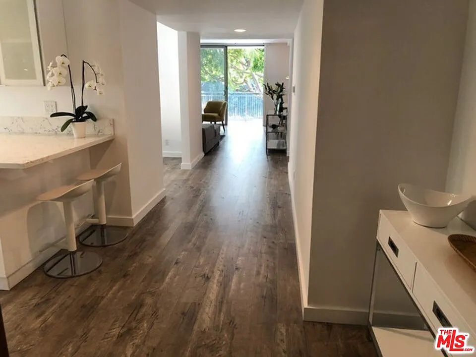 3 bed, 2.0 bath, 1750 sqft, $6,595 — Photo 2