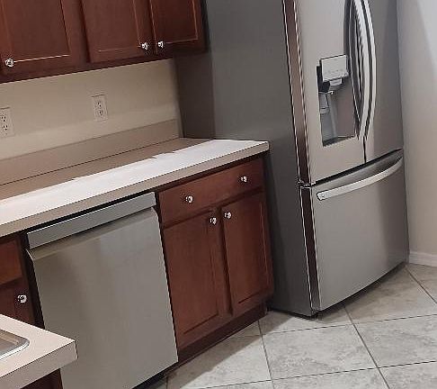2nd image of 922 NE 2nd Ave