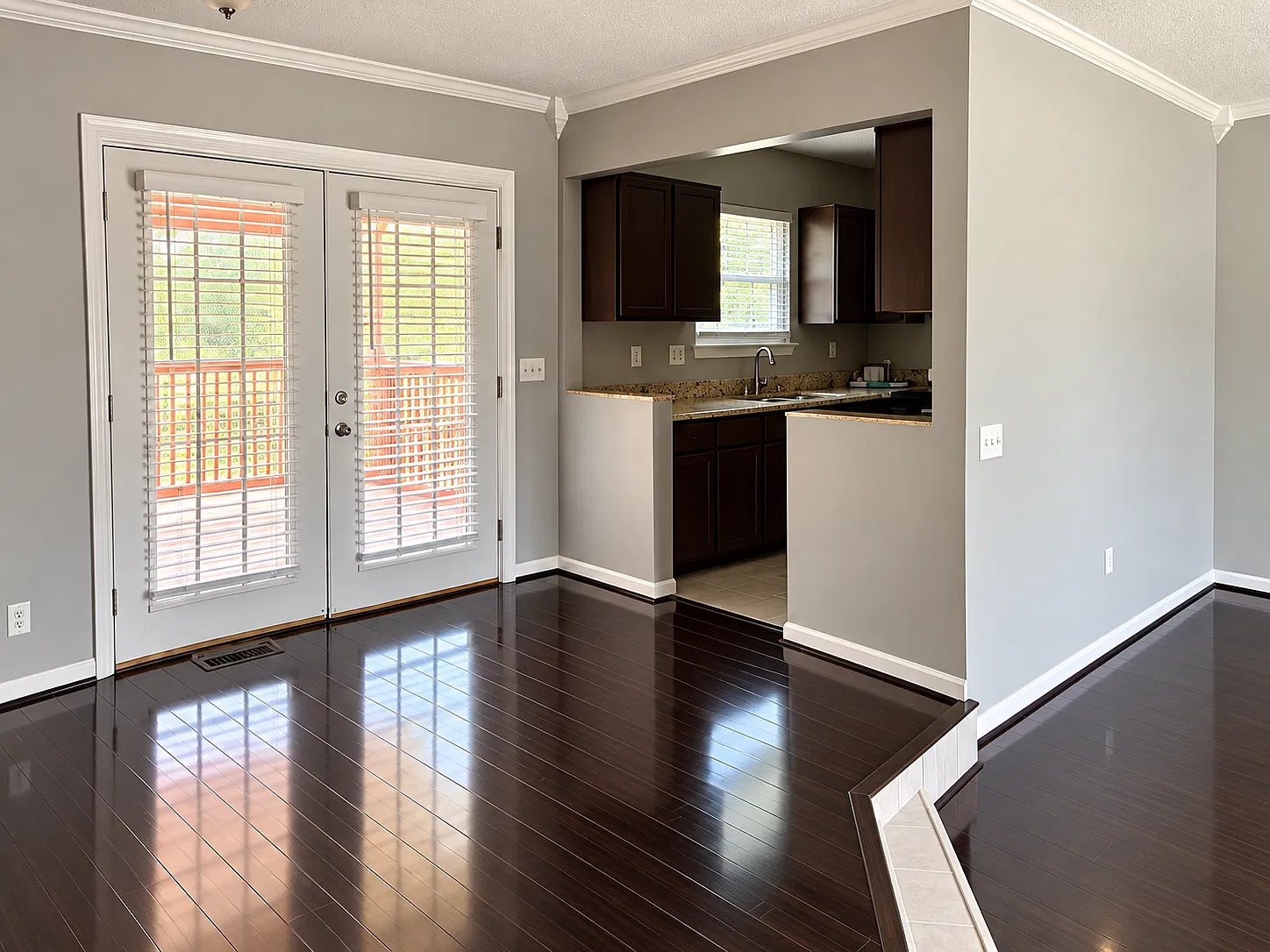 211 Lake Cv — Photo 3