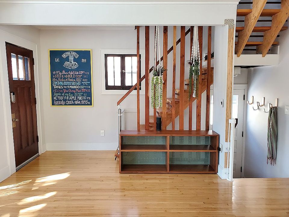1st image of 1913 Franklin Ave SE