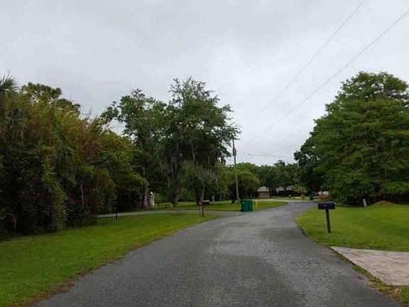 Exterior Neighborhood (street photo)