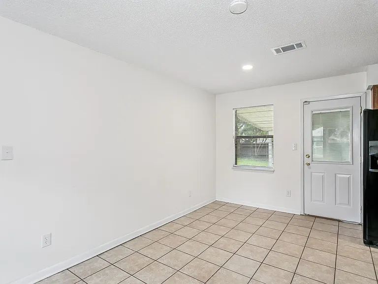 421 Tampico Way — Photo 6