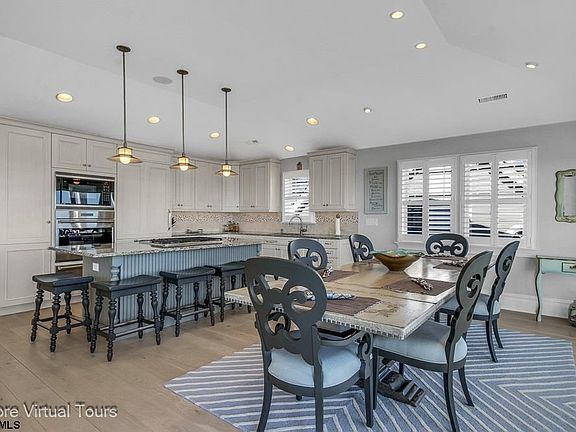 4th image of 2611 Wesley Ave #2