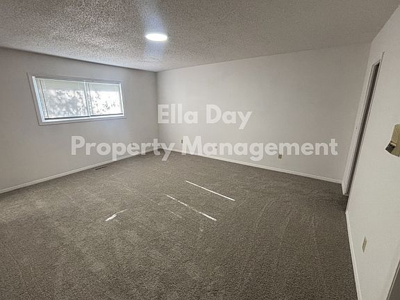 4th image of 2006 S White Oak Dr #1