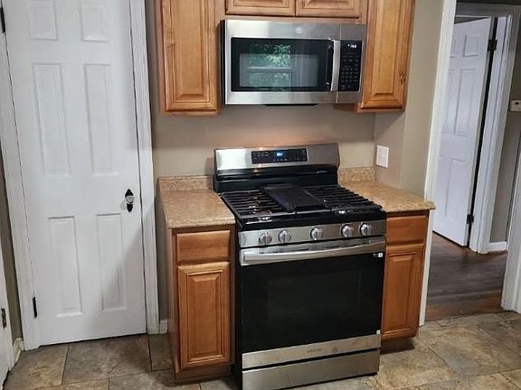 5th image of 3830 Gardner Ave