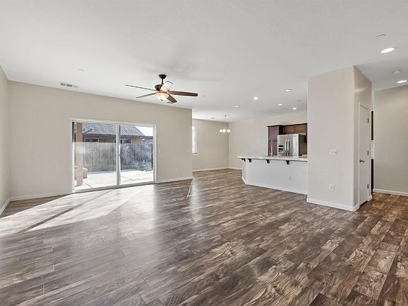 5th image of 1380 W Willis Ct
