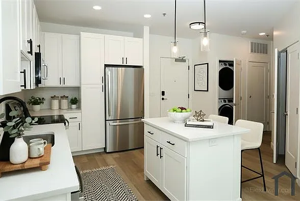 1 bed, 721 sqft, $1,002 — Photo 2