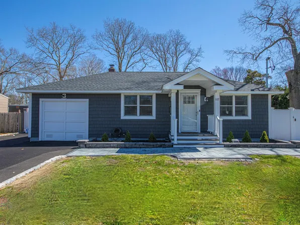 107 Phyllis Drive, Patchogue, NY 11772