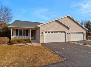 182 Southlake Cir, Fond Du Lac, WI 54935