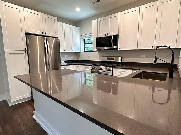 4th image of 6453 N Bosworth Ave APT 3